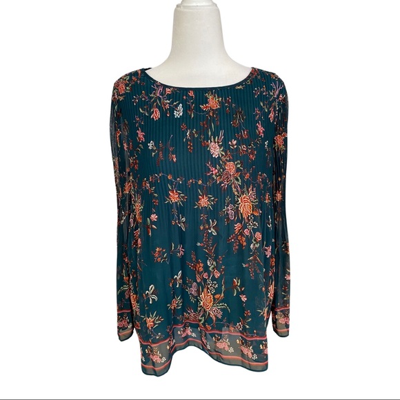 Max Studio Tunic Top With Flared Sleeves.  Size: Medium - Picture 2 of 4